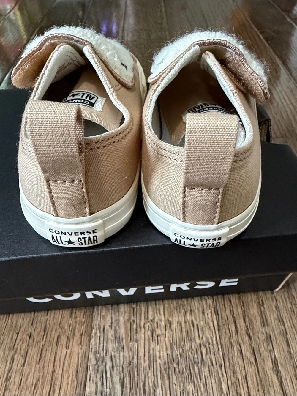 Converse Kids' Beige Bear Sneakers - Chick Taylor NWT size 8